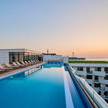 Seaside Paradise - Infinity Pool & Apartment