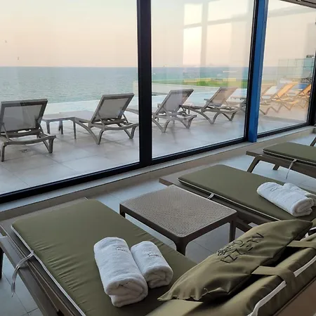 Seaside Paradise - Infinity Pool & Daire Navodari