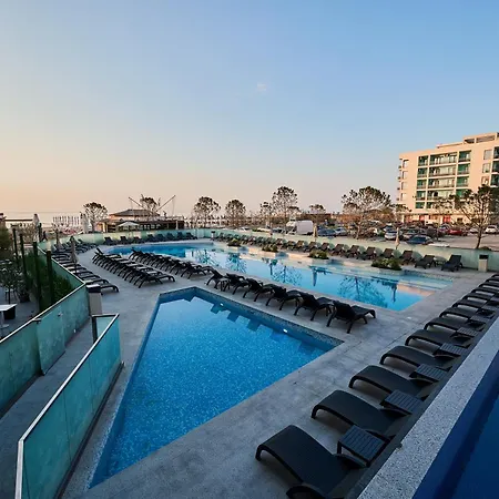 Appartement Seaside Paradise - Infinity Pool & Năvodari